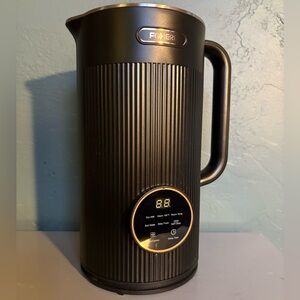 Black Fohere Nut Milk Maker